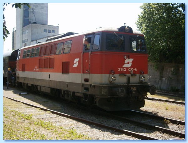RE08.JPG